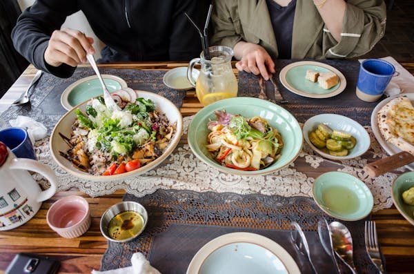 Savourez des repas conviviaux au petit plat à marseille