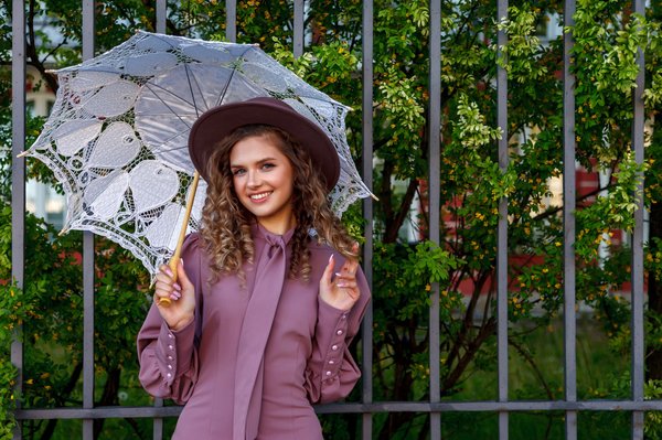 Découvrez les parapluies femme : alliez style et praticité